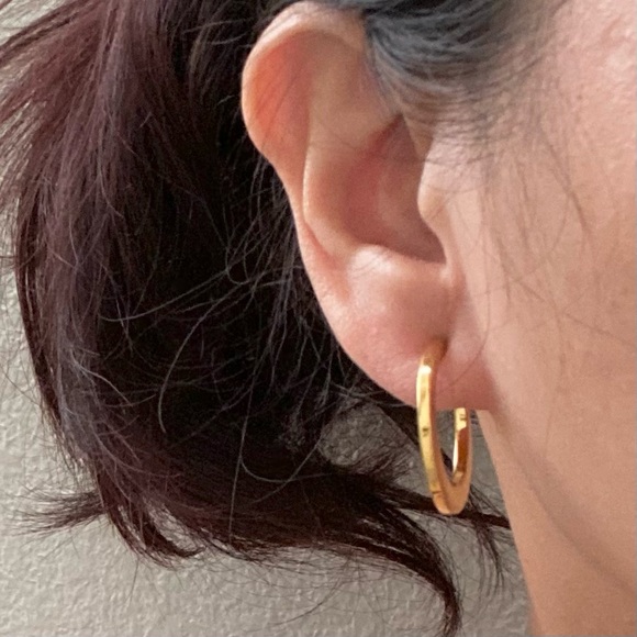 Vintage MONET Gold-tone Clip On Hoop Earrings 8g - Picture 3 of 12